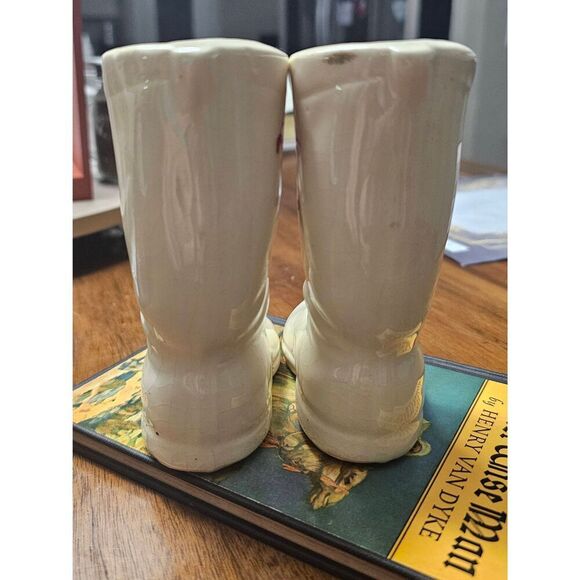 Shawnee Pottery Boot Planter Vase USA Cream Small Red Fleur Di Lis Crazing VINTA - Picture 2 of 11